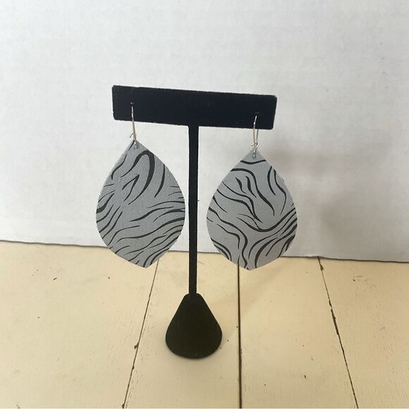 LEATHER Earrings Handmade Zebra Print Gray and Black - Picture 1 of 4